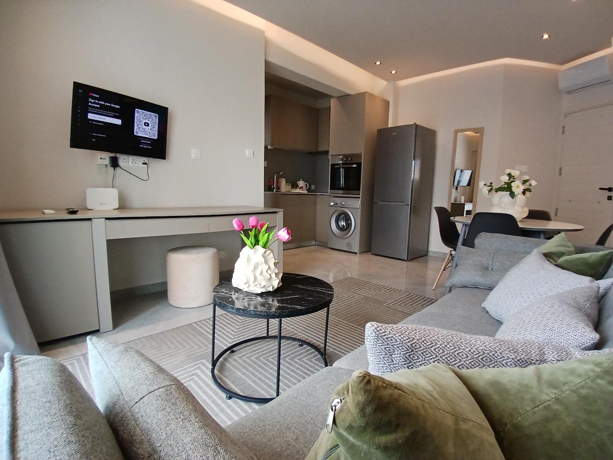 Georgiana Suites Ларнака Екстер'єр фото